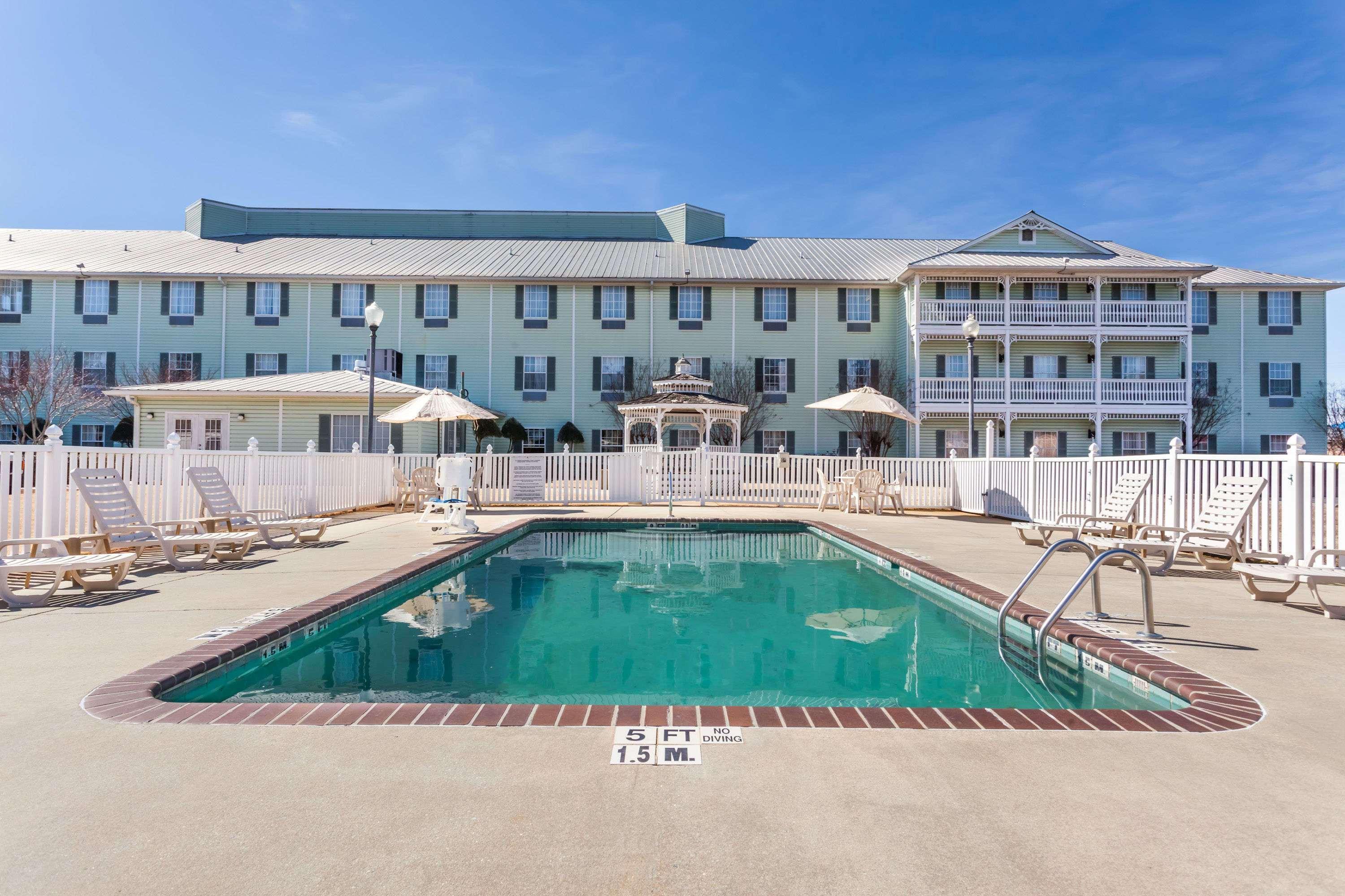 Baymont Inn & Suites Decatur Exterior photo